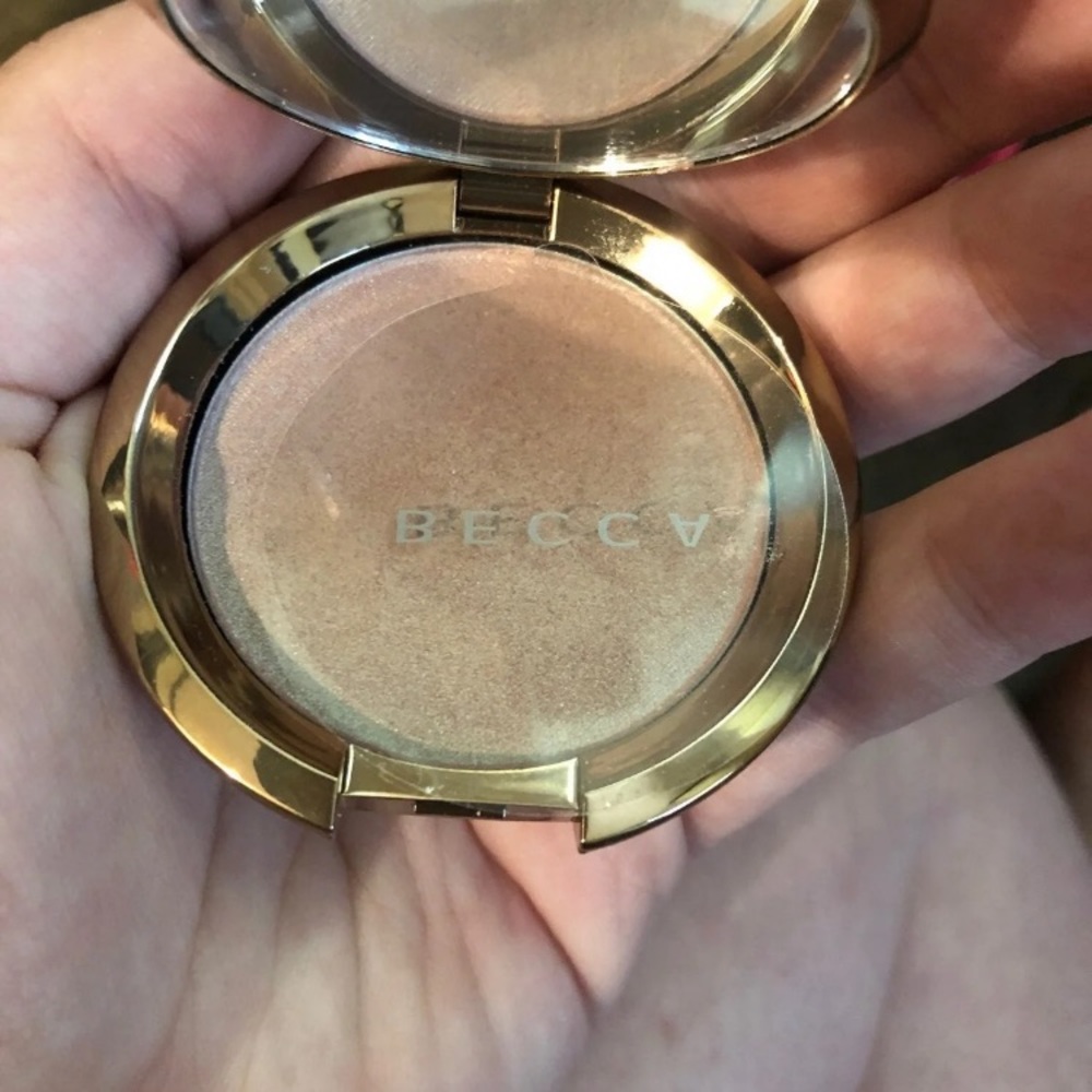 Becca Opal Flashes Green Highlighter